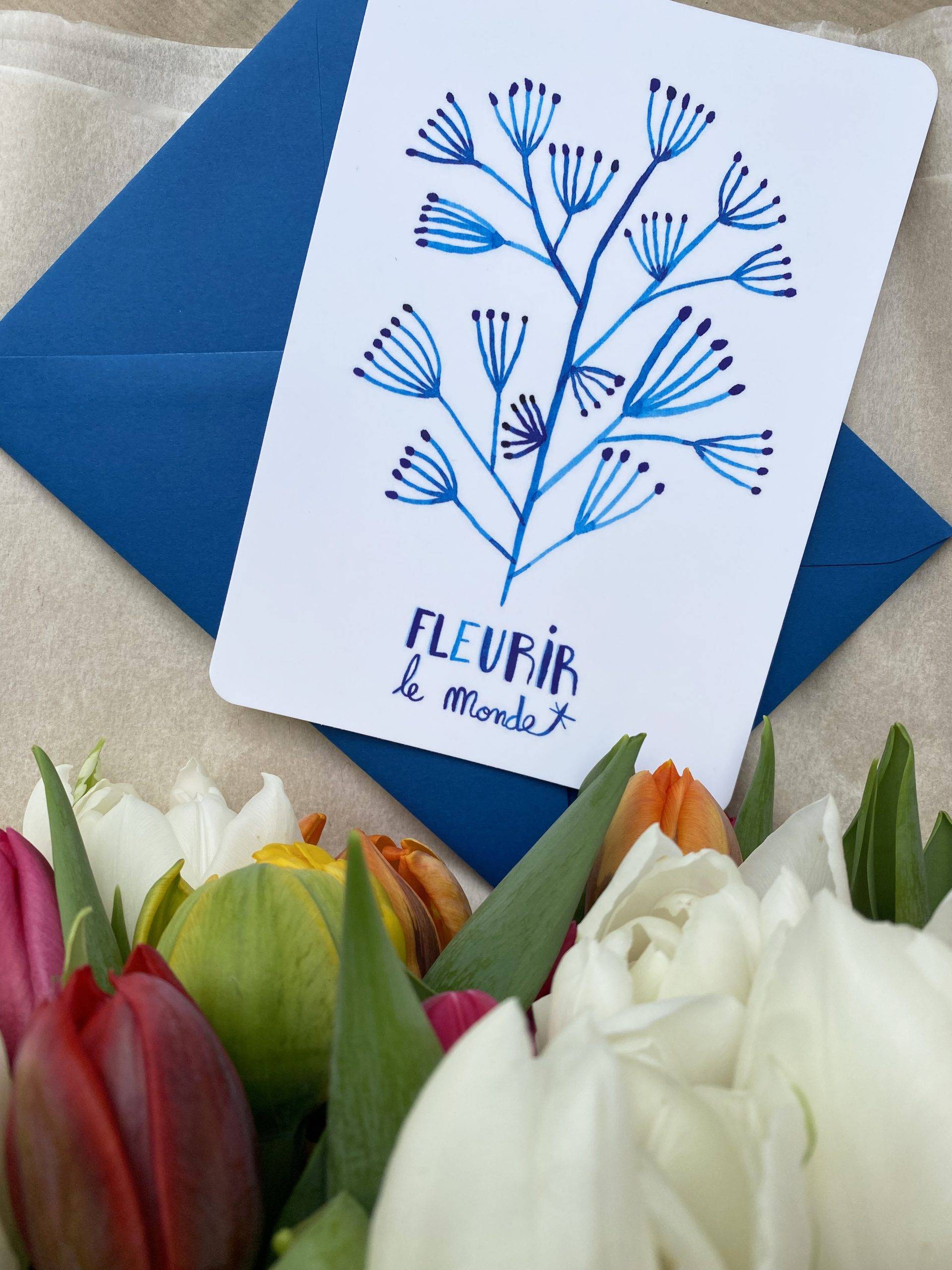 Collection Jardin Bleu, papier cadeau recto verso haut de gamme édition limitée. Design exclusif par Lucie Vandevelde pour la marque Vandevelde ORIGINAL.